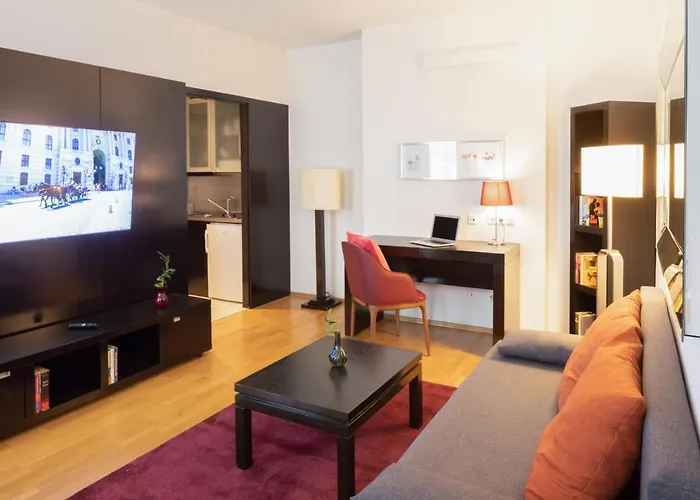 Apartahotel The Levante Rathaus 4*