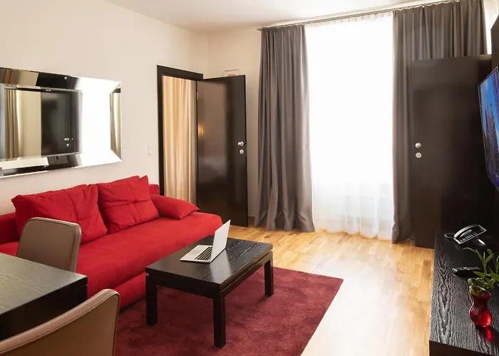 Apartahotel The Levante Rathaus 4*