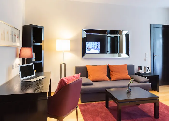 Apartahotel The Levante Rathaus 4*