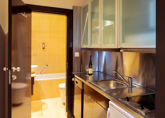 Apartahotel The Levante Rathaus 4*